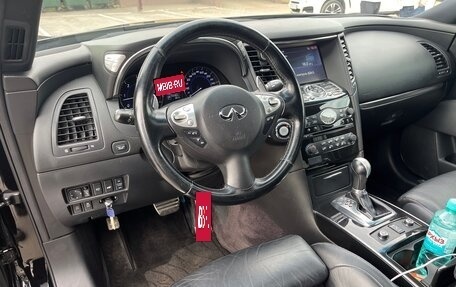 Infiniti QX70, 2014 год, 2 430 000 рублей, 11 фотография