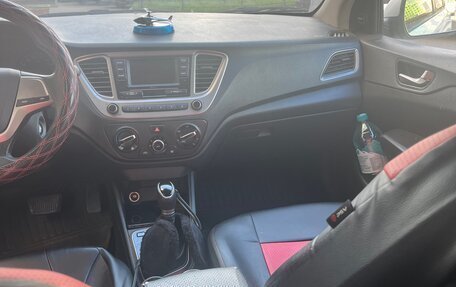 Hyundai Solaris II рестайлинг, 2018 год, 930 000 рублей, 4 фотография