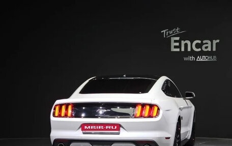 Ford Mustang VI рестайлинг, 2022 год, 2 970 000 рублей, 4 фотография