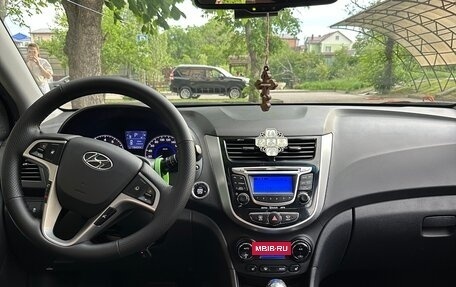 Hyundai Solaris II рестайлинг, 2012 год, 985 000 рублей, 11 фотография