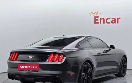 Ford Mustang VI рестайлинг, 2022 год, 2 950 000 рублей, 3 фотография