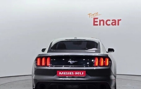 Ford Mustang VI рестайлинг, 2022 год, 2 950 000 рублей, 4 фотография