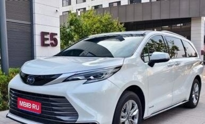 Toyota Sienna, 2021 год, 3 845 000 рублей, 1 фотография