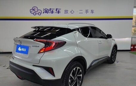 Toyota C-HR I рестайлинг, 2022 год, 1 893 000 рублей, 4 фотография