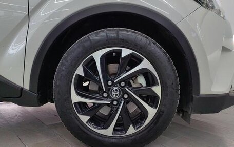 Toyota C-HR I рестайлинг, 2022 год, 1 893 000 рублей, 9 фотография