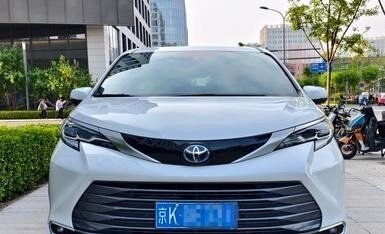 Toyota Sienna, 2021 год, 3 845 000 рублей, 3 фотография