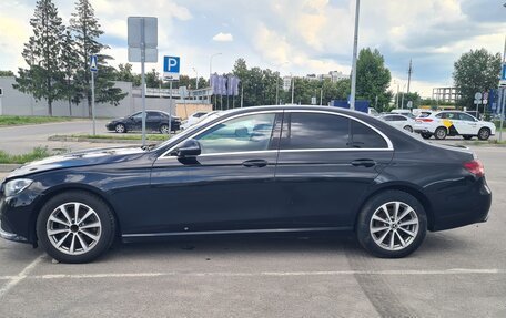 Mercedes-Benz E-Класс, 2021 год, 1 950 000 рублей, 5 фотография