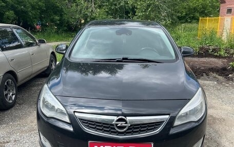 Opel Astra J, 2011 год, 550 000 рублей, 1 фотография