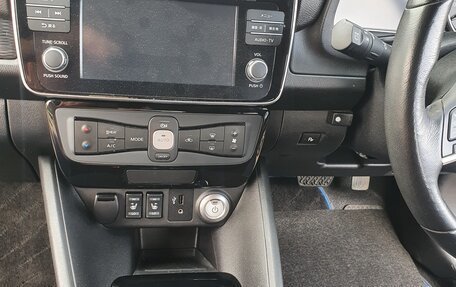 Nissan Leaf II, 2018 год, 1 620 000 рублей, 30 фотография