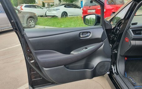 Nissan Leaf II, 2018 год, 1 620 000 рублей, 28 фотография