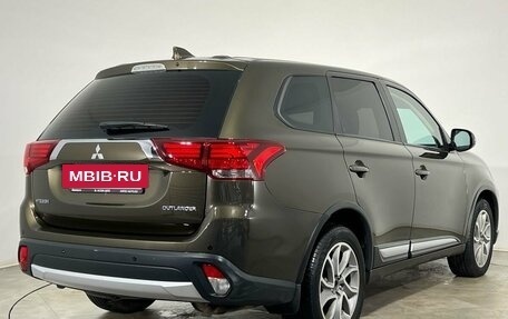 Mitsubishi Outlander III рестайлинг 3, 2018 год, 1 900 000 рублей, 4 фотография