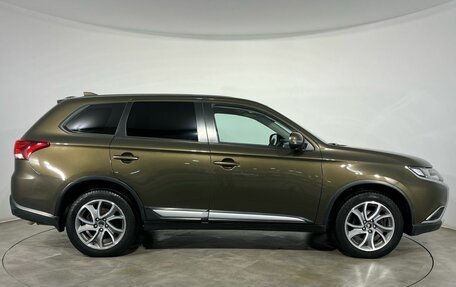 Mitsubishi Outlander III рестайлинг 3, 2018 год, 1 900 000 рублей, 5 фотография
