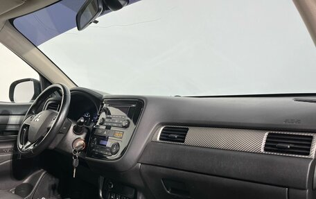Mitsubishi Outlander III рестайлинг 3, 2018 год, 1 900 000 рублей, 9 фотография