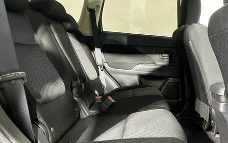 Mitsubishi Outlander III рестайлинг 3, 2018 год, 1 900 000 рублей, 14 фотография
