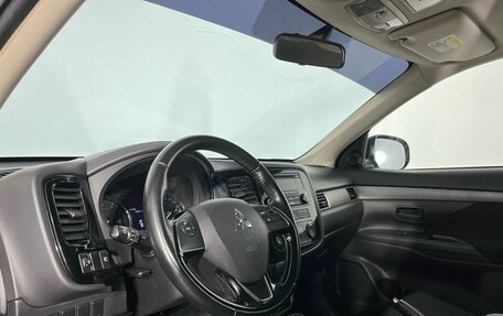 Mitsubishi Outlander III рестайлинг 3, 2018 год, 1 900 000 рублей, 8 фотография
