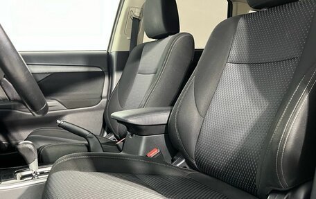 Mitsubishi Outlander III рестайлинг 3, 2018 год, 1 900 000 рублей, 16 фотография