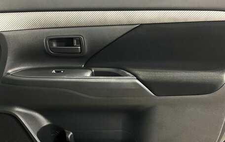 Mitsubishi Outlander III рестайлинг 3, 2018 год, 1 900 000 рублей, 18 фотография