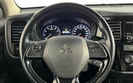 Mitsubishi Outlander III рестайлинг 3, 2018 год, 1 900 000 рублей, 10 фотография