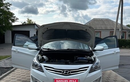 Hyundai Solaris II рестайлинг, 2015 год, 1 050 000 рублей, 1 фотография