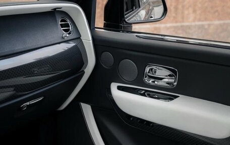 Rolls-Royce Cullinan, 2021 год, 41 000 000 рублей, 16 фотография