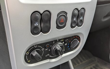 Renault Sandero I, 2014 год, 900 000 рублей, 16 фотография