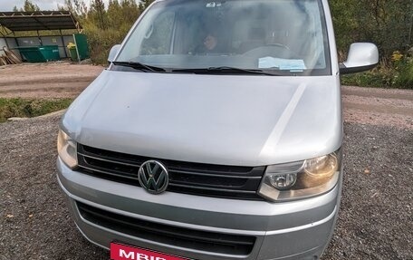 Volkswagen Caravelle T5, 2010 год, 1 800 000 рублей, 2 фотография
