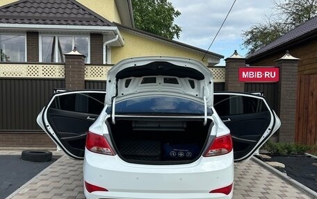 Hyundai Solaris II рестайлинг, 2015 год, 1 050 000 рублей, 2 фотография