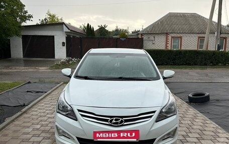 Hyundai Solaris II рестайлинг, 2015 год, 1 050 000 рублей, 16 фотография