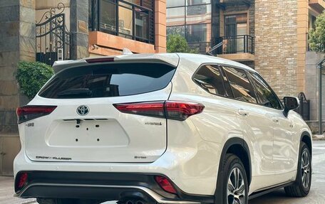 Toyota Highlander, 2022 год, 4 052 334 рублей, 2 фотография