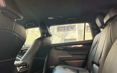Toyota Highlander, 2022 год, 4 052 334 рублей, 8 фотография