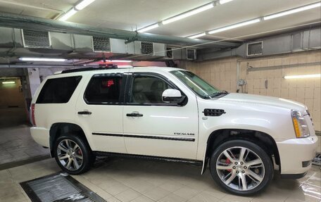 Cadillac Escalade III, 2011 год, 3 750 000 рублей, 2 фотография