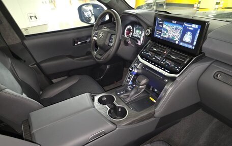 Toyota Land Cruiser, 2024 год, 26 250 000 рублей, 24 фотография