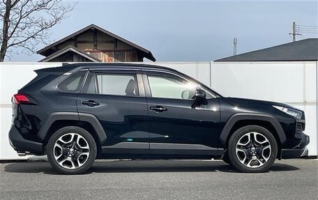 Toyota RAV4, 2022 год, 2 094 000 рублей, 5 фотография