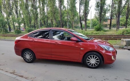 Hyundai Solaris II рестайлинг, 2011 год, 520 000 рублей, 2 фотография