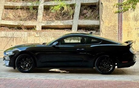 Ford Mustang VI рестайлинг, 2021 год, 2 790 000 рублей, 4 фотография