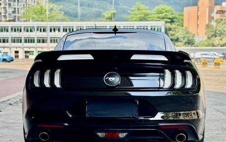 Ford Mustang VI рестайлинг, 2021 год, 2 790 000 рублей, 10 фотография