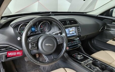Jaguar XE I рестайлинг, 2016 год, 1 955 000 рублей, 14 фотография
