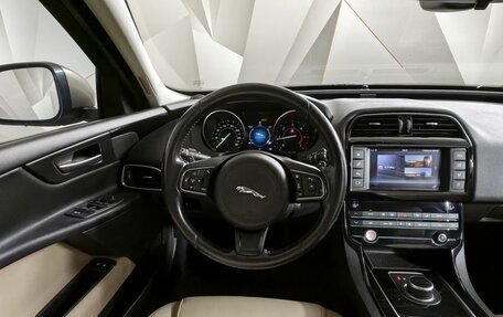 Jaguar XE I рестайлинг, 2016 год, 1 955 000 рублей, 15 фотография