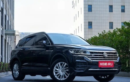 Volkswagen Touareg III, 2021 год, 3 875 000 рублей, 2 фотография