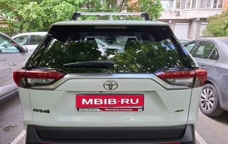 Toyota RAV4, 2020 год, 3 200 000 рублей, 2 фотография
