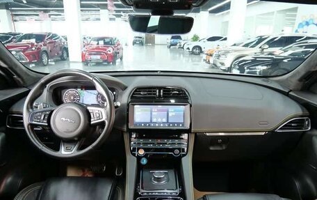 Jaguar F-Pace, 2021 год, 3 267 500 рублей, 19 фотография