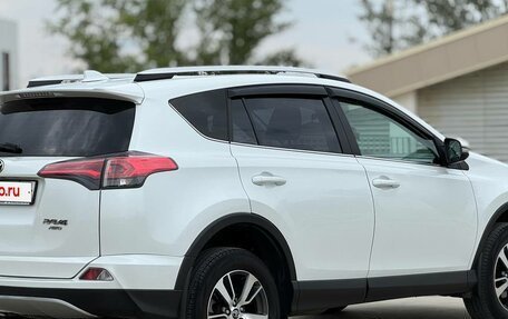 Toyota RAV4, 2018 год, 2 420 000 рублей, 6 фотография