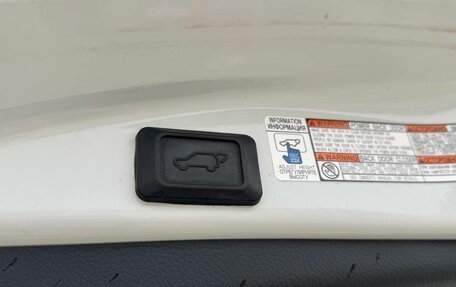 Toyota RAV4, 2018 год, 2 420 000 рублей, 9 фотография