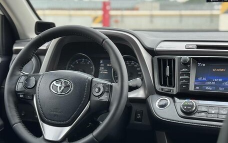 Toyota RAV4, 2018 год, 2 420 000 рублей, 11 фотография