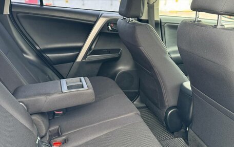 Toyota RAV4, 2018 год, 2 420 000 рублей, 15 фотография