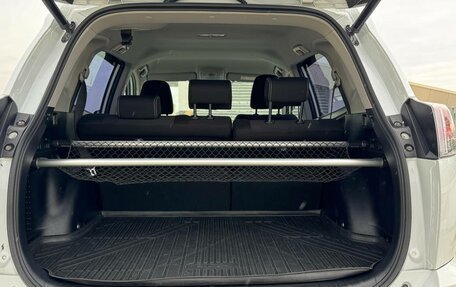 Toyota RAV4, 2018 год, 2 420 000 рублей, 13 фотография