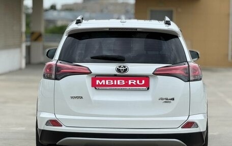 Toyota RAV4, 2018 год, 2 420 000 рублей, 14 фотография