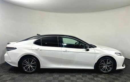 Toyota Camry, 2021 год, 3 180 000 рублей, 4 фотография