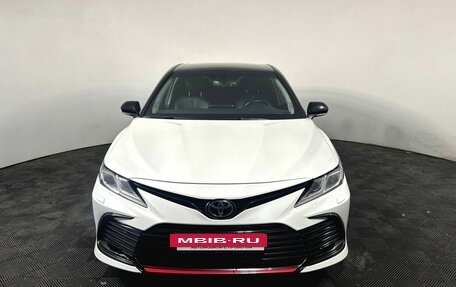 Toyota Camry, 2021 год, 3 180 000 рублей, 2 фотография