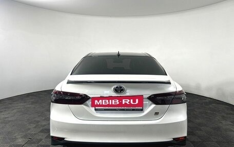 Toyota Camry, 2021 год, 3 180 000 рублей, 6 фотография